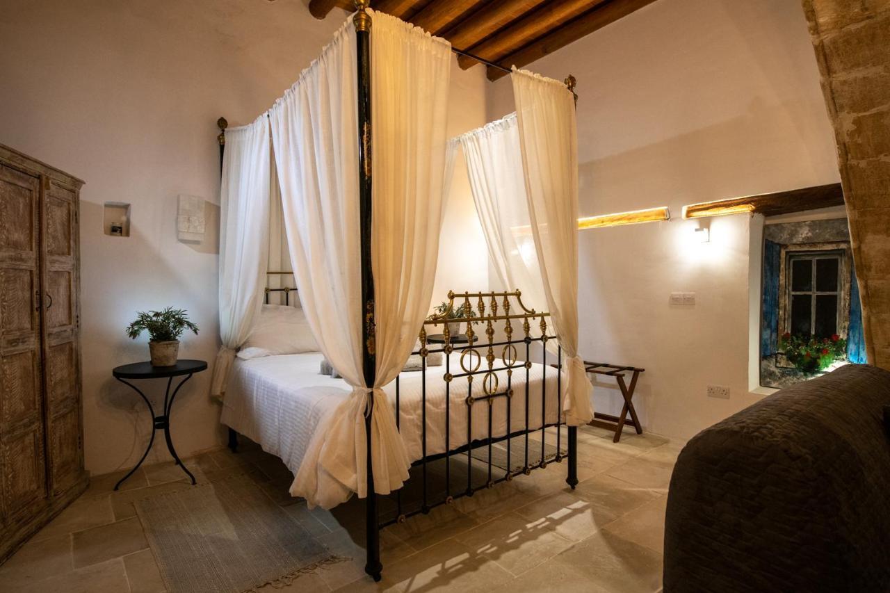 Apanemia Inn Studio Лофу Екстериор снимка